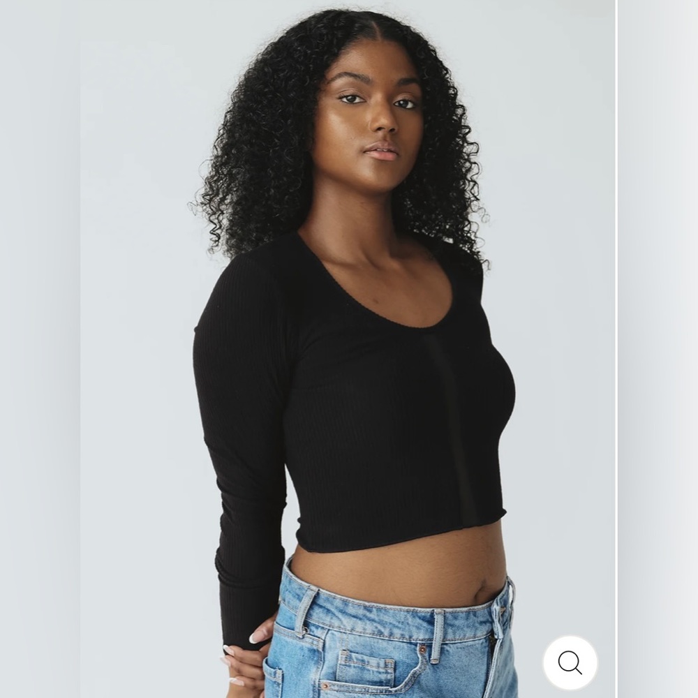 NEW WITH TAGS KLASSY NETWORK CROPPED LONG SLEEVE
